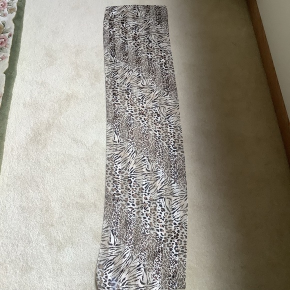 Jaclyn Smith Animal Print Rectangular Scarf - Picture 8 of 13